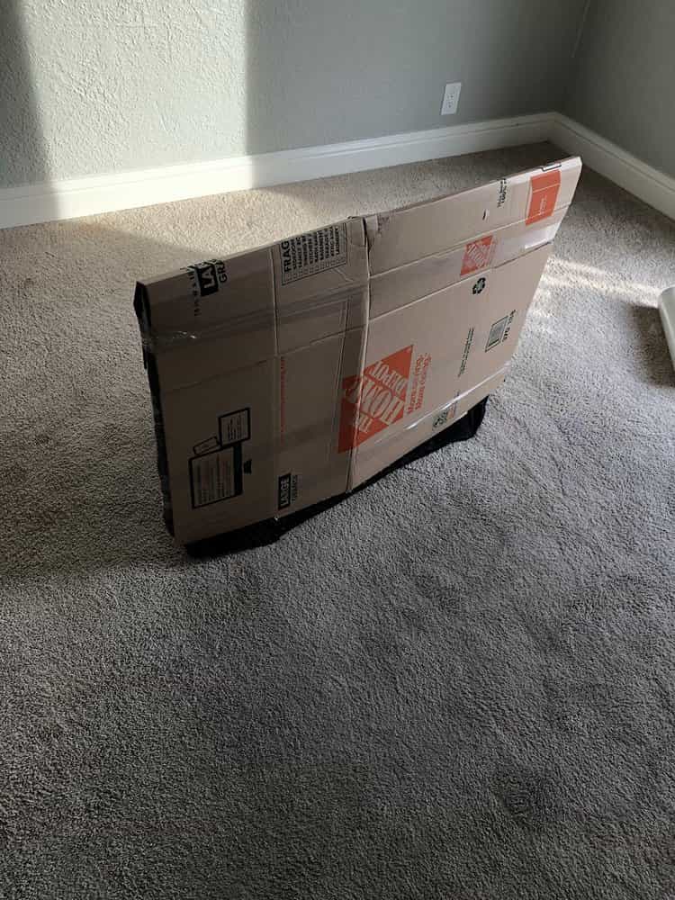 Pyramid Movers carefully packing a move